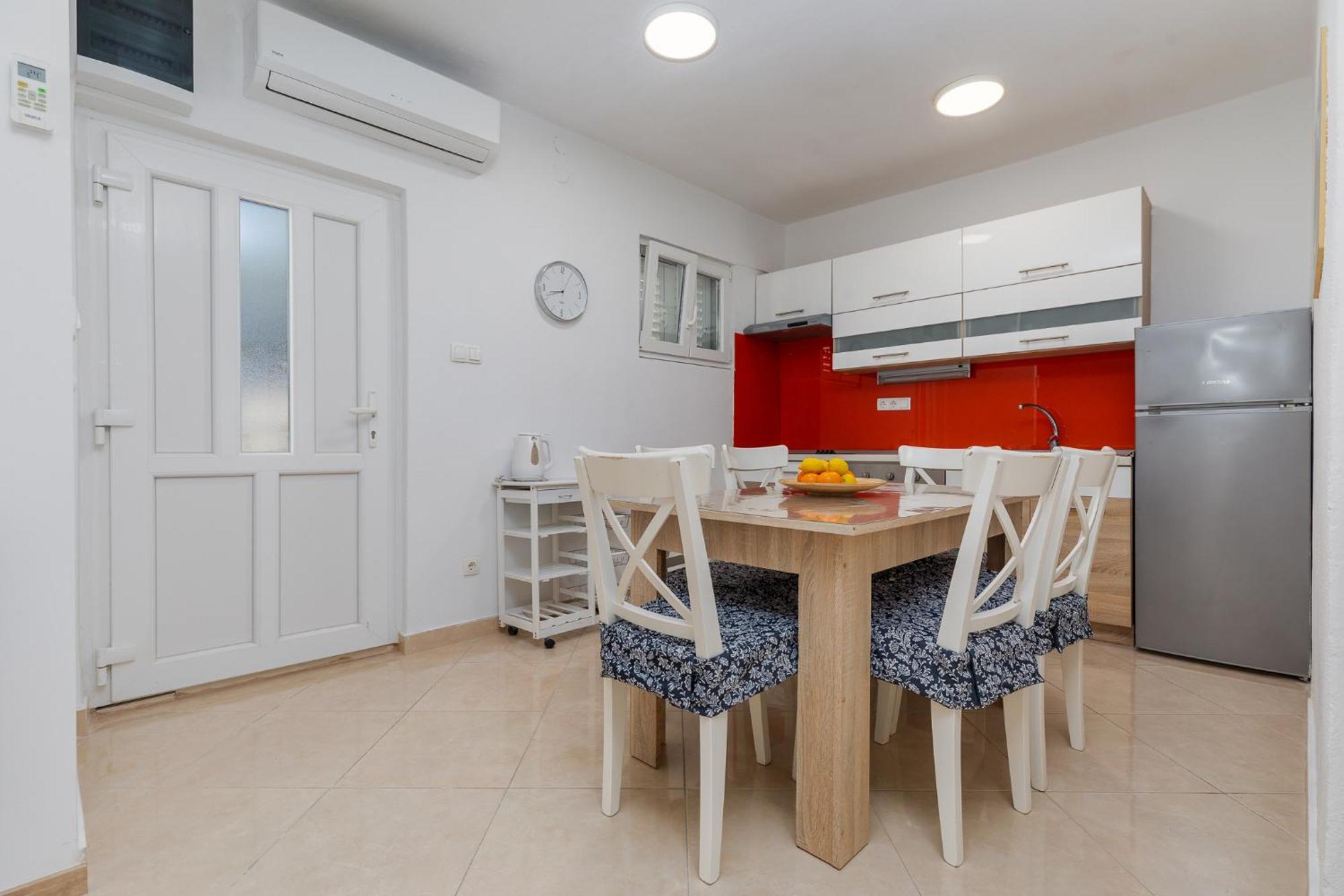 Apartments Ljiljana Мимице Экстерьер фото
